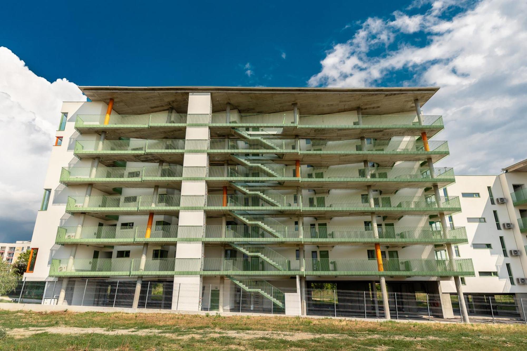 Roots One - Lakeview Escape With Balcony & Parking Букурещ Екстериор снимка